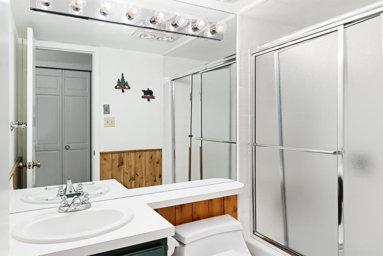 Chateau Dumont Unit 2, Condo With Central, Downtown Location Аспън Екстериор снимка