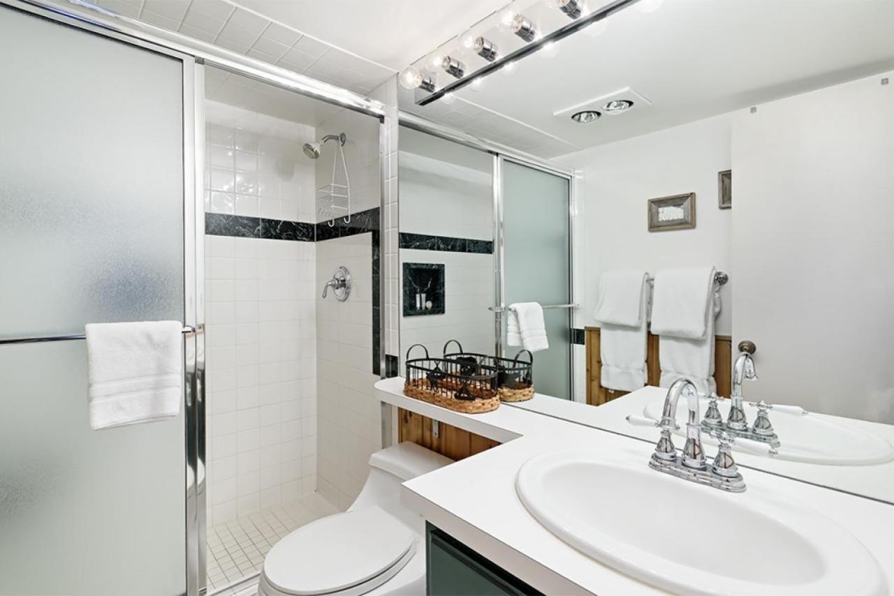 Chateau Dumont Unit 2, Condo With Central, Downtown Location Аспън Екстериор снимка